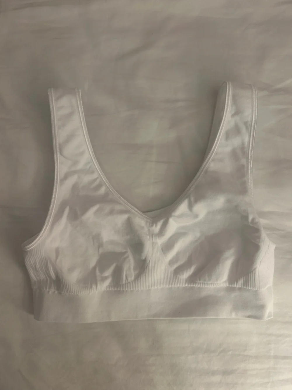 4 cute sports bras - Picture 2 of 10